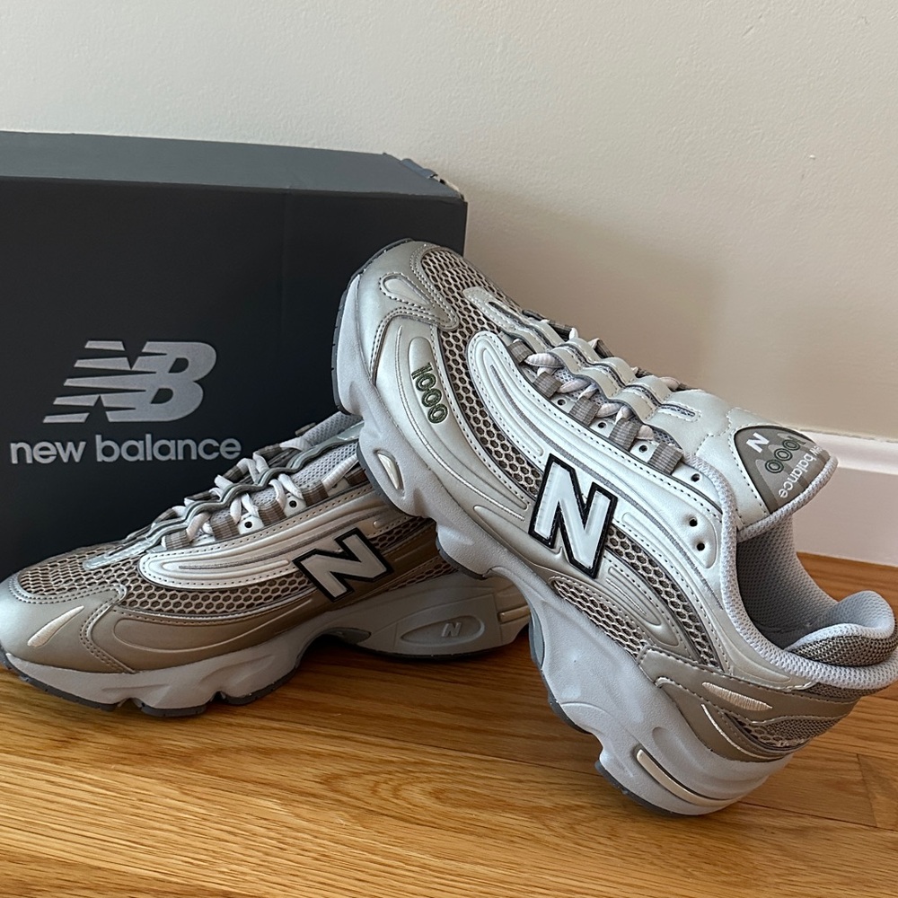 New Balance 1000 size 9.5 women’s new Metallic Gray Brown Sneakers unisex 8